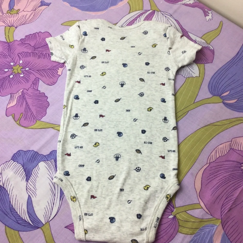 NWOT Carter’s  2 Pz Baby Boy Onesies short sleeves 12M